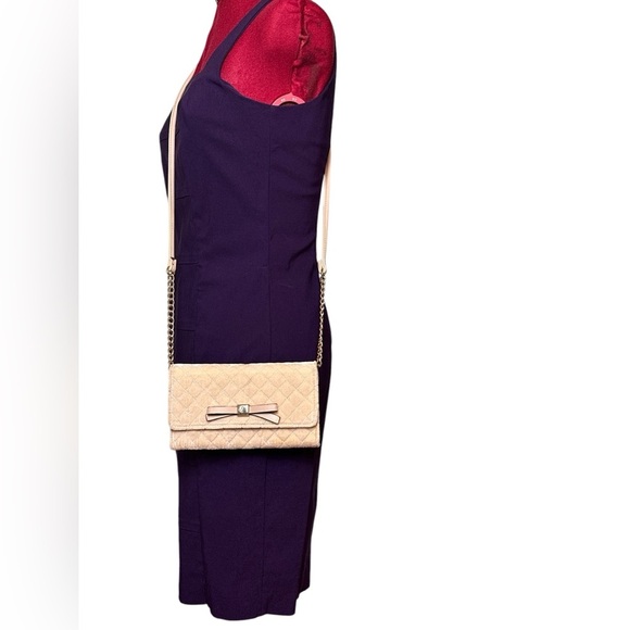 Nine West velvet quilted crossbody bag blush with gold bow and chain accents - Picture 2 of 11